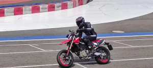 Okruhové testování Hypermotard 698 Mono